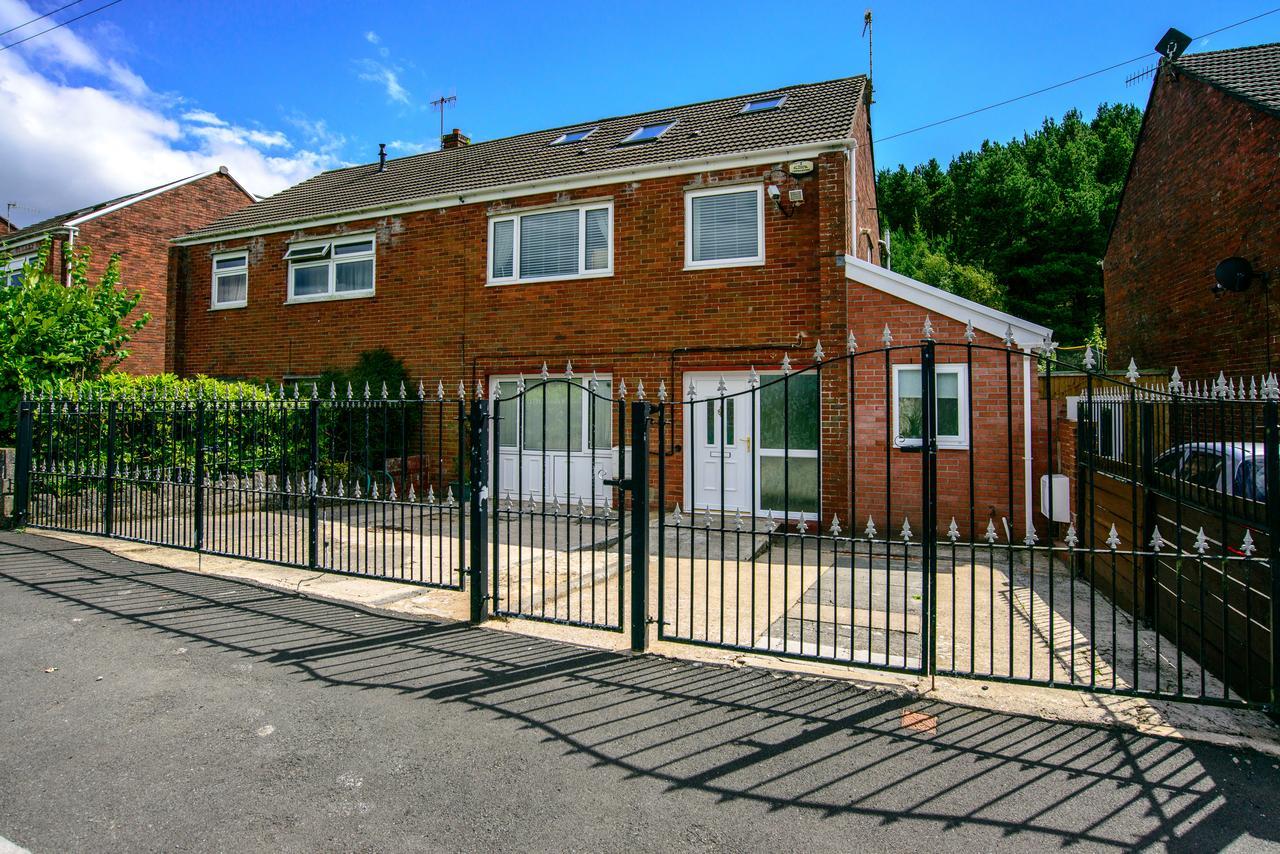 Carys Serviced Accommodation Swansea Room photo