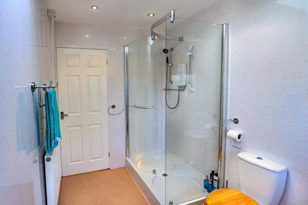 Carys Serviced Accommodation Swansea Room photo